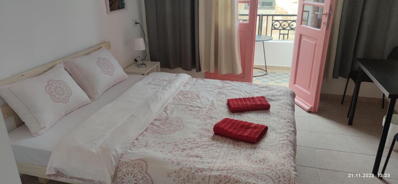 Guesthouse Comfy - Separate Rooms In The Apartment For A Relaxing Holiday Haifa Esterno foto